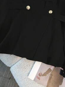 GlowEve CURVE 大码女装畅销荷叶边领优雅金属纽扣长袖衬衫，适合工作场合，收腰显瘦。 - 黑色 - 查看 4