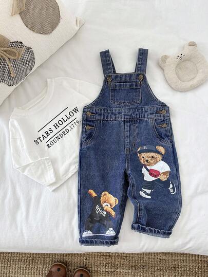 SHEIN Baby Boy Urban Street Soft Loose Fit Blue Denim Overalls With Cool Bear Print Fall Winter,Casual And Versatile For Baby Fall/Winter Dailywear And Streetwear Outfits,For Boys Christmas Outfits,Baby New Year Clothes,Thanksgiving Outfit For Boys,Stylish Boys Jean,Boys Graduation Outfits,Boys Winter Jeans,Toddler Denim Clothes,Winter Clothes,Toddler Jeans
