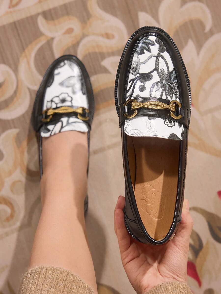 CUCCOO TILAWA Damen Loafer mit Blumenmuster und Metalldekoration, geeignet für täglichen Weg zur Arbeit und Lässig - Schwarz - Übersicht 1