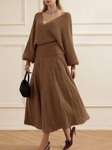 Aveloria Rosie 女士酒红色V领仿裹身设计收腰蝙蝠袖毛衣及褶裥A字长裙两件套，秋冬款 - 卡其色 - 查看 3