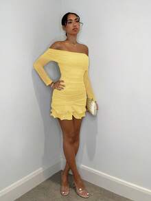 SHEIN BAE 杏色纯色网纱针织褶皱露肩性感长袖荷叶边下摆优雅甜美迷你连衣裙，适合下午茶聚会、时尚外出、约会之夜、甜蜜外出、夜间外出、圣诞派对、新年夜、节日女装、长袖连衣裙、性感女装、夜店女装、长袖迷你连衣裙 - 黃色 - 查看 3