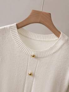 GlowEve Cardigan col rond à manches longues avec boutons métalliques pour femmes, robe pull en tricot de couleur unie de style français ajustée, polyvalente pour un port quotidien, automne/hiver - Blanc - Voir 4