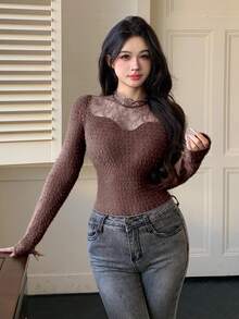 DAZY 女士优雅修身长袖T恤，采用磨毛蕾丝拼接设计，适合秋季、冬季、春季、派对、上学、新年、圣诞节等各种场合穿着。 - 棕色 - 查看 4