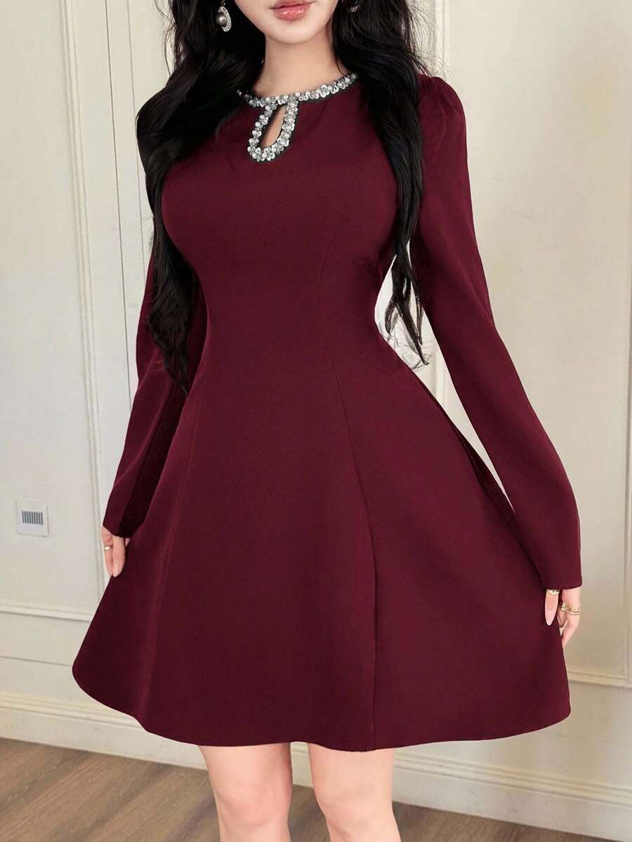 Feyla Elegant Rhinestone Decor Waist Cutout Neck Slim A-Line Short Dress, Suitable For Parties - Burgundy - View 1