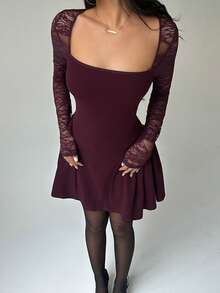 Aloruh فستان قصير مكشكش بخصر مطوي مع تصميم رقعة من الدانتيل وياقة مربعة للنساء - الأرجواني - مشاهدة 4