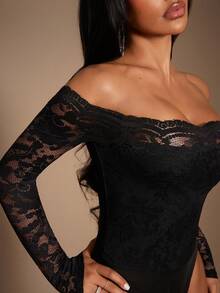Radiana 女士性感优雅黑色蕾丝露肩连体衣，黑色紧身连体衣，黑色蕾丝露肩上衣，适合日常穿着、约会、聚会、生日、夜店、派对等场合，弹力蕾丝面料，贴身剪裁凸显身材，百搭日常穿着 - 黑色 - 查看 4