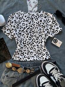 Resyla Camiseta cropped de gola redonda com estampa de leopardo Y2K NYC, estilo streetwear moderno, tecido macio e confortável para uso diário. - Branco - Ver 2