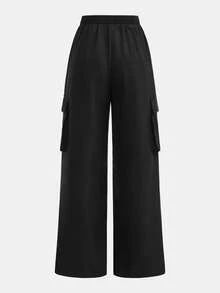 SHEIN Girlism 2件套少女运动、街头风、返校、休闲、大学、篮球服套装 - 黑色V领露脐T恤、宽松撞色短袖T恤和黑色纯色工装裤，适合春夏街头风、日常穿着、运动、购物、返校、度假、校园风、复活节、音乐节、毕业典礼、家庭聚会等场合。 - 黑與白 - 查看 12