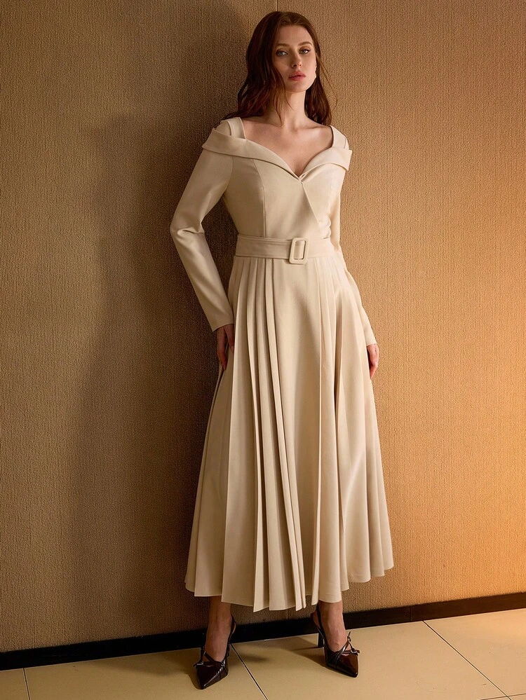 VESTIDO ELEGANTE E EMAGRECEDOR PARA MULHERES COM DECOTE CORAÇÃO E SILHUETA A-LINE PLISSADA, CHIQUE E GRACIOSO