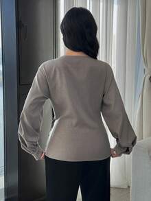 Modelyn 女士纯色V领长袖侧系腰休闲褶皱衬衫 - 灰色 - 查看 3