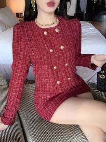 DAZY Bộ đồ vest nữ đi làm chuyên nghiệp, thời trang, áo khoác kẻ caro đỏ có túi cài hai hàng khuy và chân váy bút chì - Màu Đỏ Sâu - Xem 9