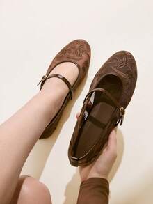 CUCCOO CHICEST 女士花卉刺绣搭扣设计休闲套脚乐福鞋 - 棕色 - 查看 2