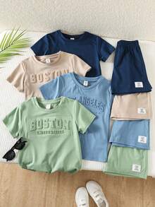 SHEIN 8件套男童舒适休闲日常百搭压纹字母短袖T恤短裤套装，适合春夏季节、日常穿着、运动、郊游、上学、聚会、度假、拍照、返校季等场合。