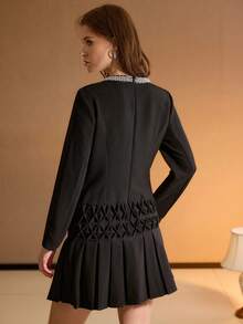 MOTF PREMIUM VESTIDO CORTO DE PUNTO TEXTURIZADO CON CUELLO REDONDO, DETALLE DE CUENTAS Y BAJO PLISADO - Negro - Ver 3