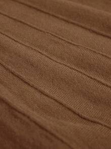 Aveloria Rosie 女士酒红色V领仿裹身设计收腰蝙蝠袖毛衣及褶裥A字长裙两件套，秋冬款 - 卡其色 - 查看 8