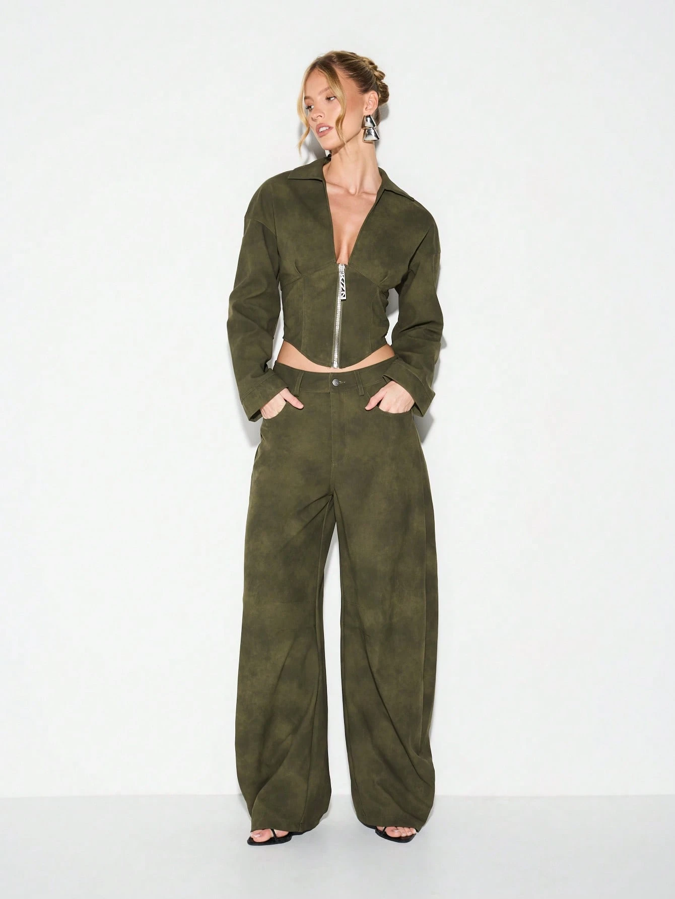 KIZN Spodnie zamszowe z szerokimi nogawkami i zapięciem na guziki