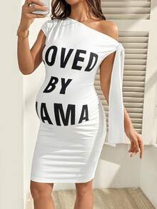 SHEIN Pregnant Women Slogan Print Asymmetric Ruffle Trim Fitted Fashionable White One Shoulder Summer Casual Maternity Dress One Sleeve Dama Momo Dress - White - View 1