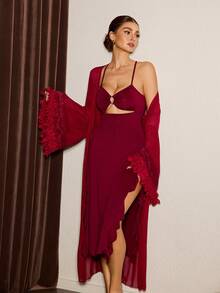 Slumberist 女士成熟性感钻石圆环镂空荷叶边开衩吊带裙蕾丝拼接3D花卉饰边系带睡袍套装 - 酒紅色 - 查看 3