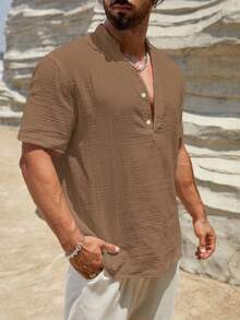 HIMLAND 男士纯色V领半扣宽松休闲短袖衬衫 - 棕色 - 查看 5