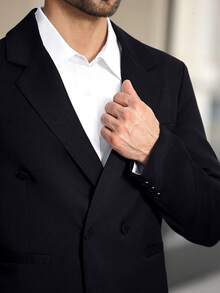 Manfinity Bizformal This Double-Breasted Men's Suit Features A Deep Notched Lapel And Four Meticulously Crafted Buttons, Adding To Its Charm. The Discreet Pockets And Back Vent Ensure Freedom Of Movement, While The Tapered Trousers Provide An Elegant And Free-Flowing Silhouette. The Understated Yet Refined Black Color Makes It The Top Choice For Galas, Business Meetings, Or Stylish Weddings, Showcasing A Modern And Enduring Look. This Is An Excellent Gift Option For Your Husband, Boyfriend, Or Loved One. - Black - View 5