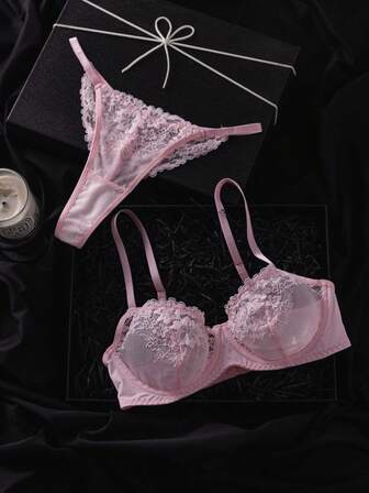 Sexigt set med spaghettiband i spets och blommigt lapptäcke för kvinnor, BH-underkläder