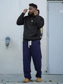 Heavens Edit 男士户外探险元素印花抽绳连帽卫衣，开学季，秋冬 - 黑色 - 查看 2