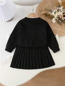 SHEIN Playful Pals 女童燕麦色手工欧根纱蝴蝶结圆领落肩长袖毛衣+配套百褶裙，柔软舒适，适合日常、户外、旅行、度假、居家、托儿所和儿童玩耍。黑白儿童裙，黑色裙子，适合幼儿秋冬季穿着，女童蝴蝶结裙，女童长袖裙。 - 黑色 - 查看 2