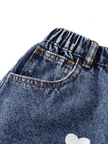 SHEIN Genkimix Kids Chân váy chữ A denim sẫm màu cho bé gái tuổi teen, phong cách giản dị, thoải mái cho mùa hè! Được làm từ vải denim mềm mại, màu xanh đậm, có cạp chun dễ mặc. Kiểu dáng chữ A và thiết kế xẻ tà hai bên mang đến vẻ ngoài thoải mái, thời trang. Phù hợp cho các buổi đi chơi hàng ngày, đến trường, trở lại trường, du lịch và nghỉ dưỡng. - Rửa tối - Xem 5