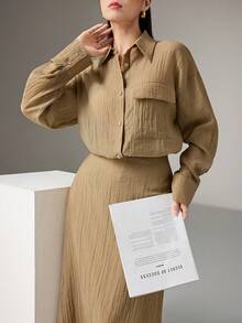 Heiryn Ensemble 2 pièces femme composé d'une chemise décontractée à manches longues avec boutons et épaules tombantes, et d'une jupe mi-longue, le tout dans une couleur unie - Kaki - Voir 4