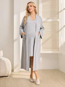 SHEIN Vestido de maternidad de cuello redondo sin mangas ajustado, cárdigan de maternidad de manga larga con bolsillo y abertura frontal - Gris Claro - Ver 3