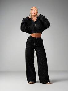 Missguided x Playboy 这款镶钻超大款短款拉链连帽衫，背面饰有刺绣Logo，是休闲街头风和冬季叠穿的完美之选。 - 黑色 - 查看 4