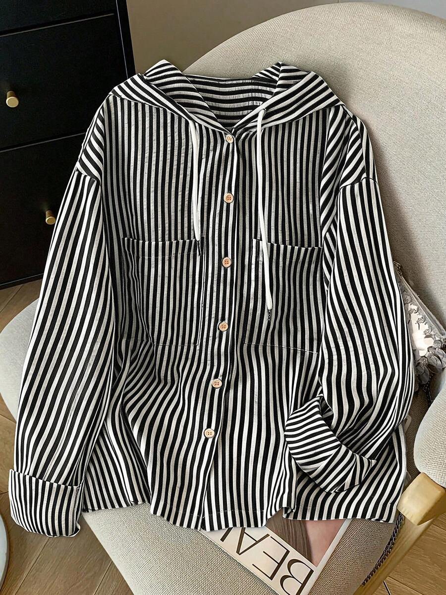 GlowEve CURVE Vestido-camisa listrado elegante para mulheres plus size, moletom leve e folgado com capuz, adequado para verão e outono - Preto - Visão 1