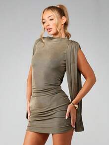 MISSGUIDED Váy ôm sát cơ thể màu xanh ô liu với tay áo cape ấn tượng và chi tiết xếp nếp cho những buổi tiệc tối - màu xanh lá - Xem 5