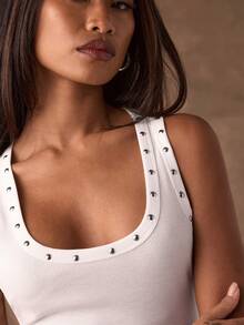 SHEIN BAE Four-Season Women's Studded Iron-On Patch Solid White Ribbed Cropped Tank Top Perfect For Casual Outings, Girlfriends' Get-Togethers, Music Festivals, Party Layering, Or Relaxed Loungewear White Tank Top, White Iron-On Patch Tank Top, Women's Casual White Tank Top,Tank Top White Top - White - View 7