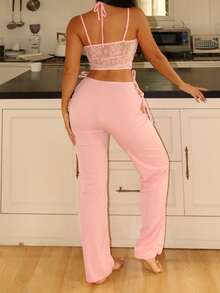 SHEIN Ensemble de pyjama 2 pièces femme, top camisole à couches de dentelle de couleur unie avec nœud papillon en dentelle, pantalon à taille nouée, confortable - Rose bonbon - Voir 3