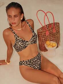 SHEIN Swim 春假新款时尚豹纹粗肩带金属装饰扭结露背吊带泳衣套装（女款） - 彩色 - 查看 4