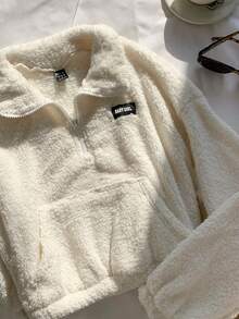 SHEIN EZwear Sudadera con bolsillo canguro, detalle de parche de letra y hombros caídos, manga larga, para otoño/invierno - Blanco - Ver 6