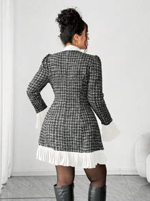 SHEIN PETITE CURVE Bộ đồ liền thân quần yếm dày cỡ lớn dành cho nữ, váy ngắn thanh lịch, vải tuýt kẻ caro dày dặn, ôm sát, phù hợp cho các dịp trở lại trường, tốt nghiệp, ngày lễ tình nhân, lễ hội âm nhạc, ngày của mẹ, lễ Halloween, lễ tạ ơn, lễ Phục sinh, ngày quốc khánh, dạ tiệc, tiệc hẹn hò, mùa cưới, hoạt động ngoài trời - Đen và trắng - Xem 3