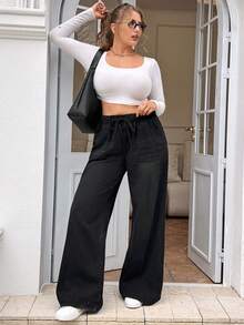 Lounesse 大尺碼女性鬆身休閒牛仔長褲，設有腰部束帶和側口袋