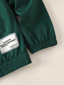 SHEIN 男童V领撞色字母印花长袖上衣+梭织长裤两件套，户外运动休闲街头服饰 - 綠色 - 查看 6