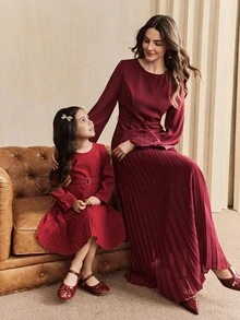 SHEIN 女童酒红色长袖褶裥连衣裙，亲子装，时尚中长款设计，配腰带，秋冬款 - 酒紅色 - 查看 1