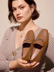 CUCCOO CURVES 女式宽版方头平底低跟鞋新款舒适百搭金属扣一脚蹬乐福鞋，棕色，加大码 - 棕色 - 查看 5