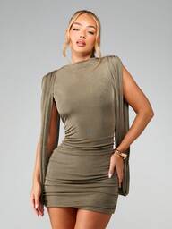 MISSGUIDED Olivgrön Bodycon Miniklänning med Dramatiska Kapärmar och Rynkade Detaljer för Festkvällar