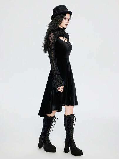 Breakform Damklänning i gotisk, elegant spetskant, flockad krage, knappslå, ögleband framtill, flockad långärmad, dragsko, rynkad manschett, flockad lapptäcke