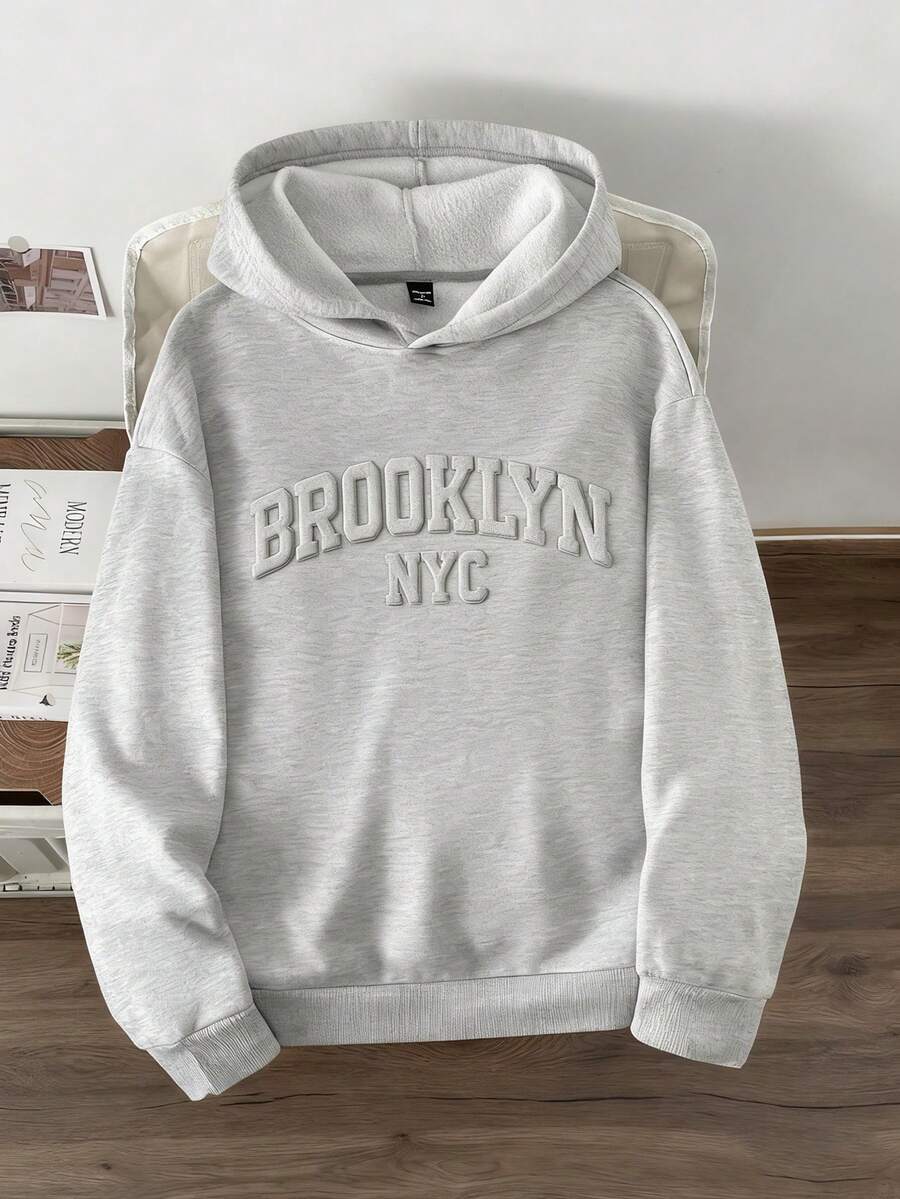 Manfinity Joysei Sudadera holgada con capucha gruesa con estampado 3D de la letra Brooklyn en gris claro, estilo minimalista, adecuada para otoño/invierno - Gris Claro - Ver 1