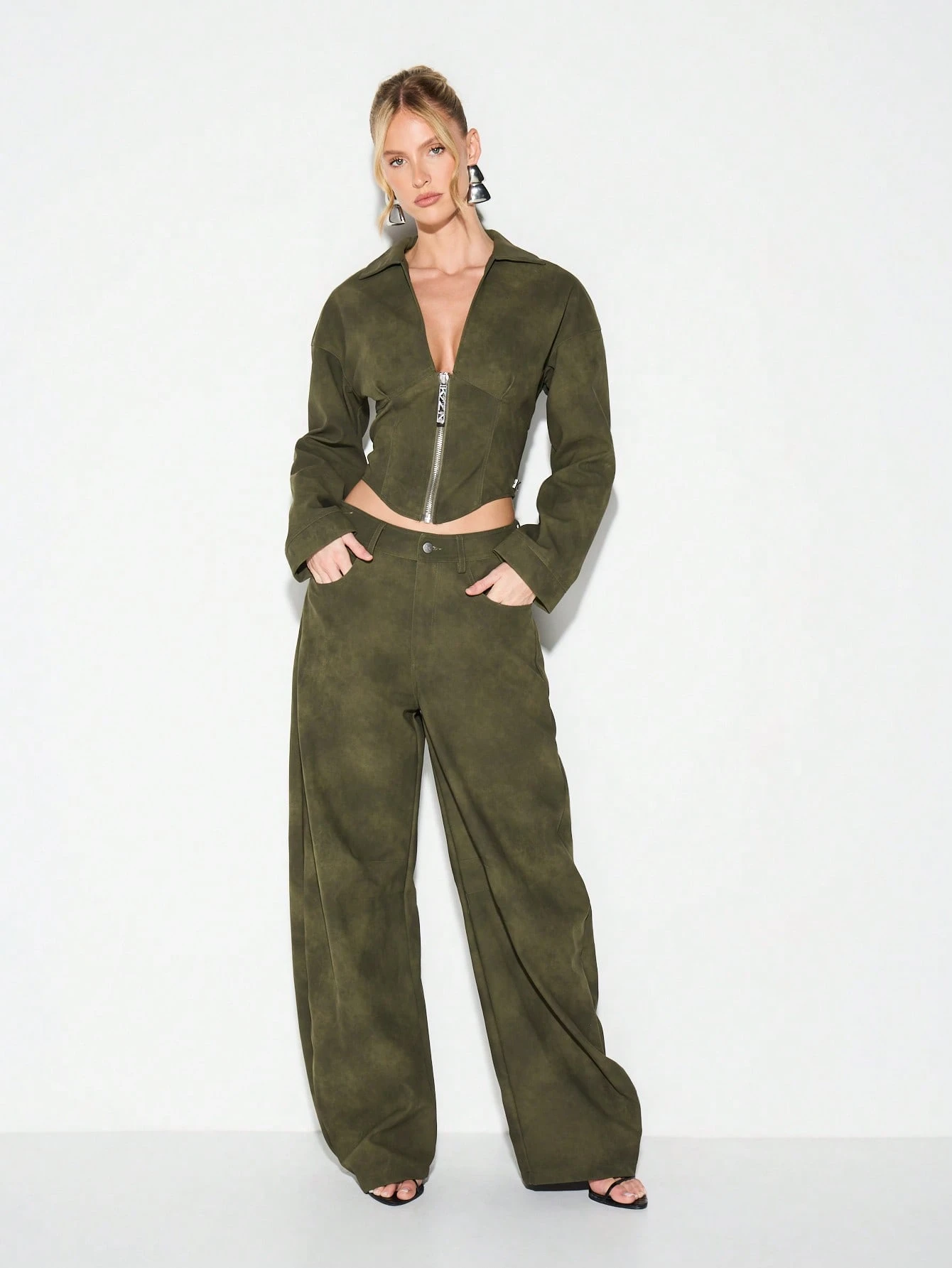 KIZN Spodnie zamszowe z szerokimi nogawkami i zapięciem na guziki