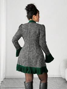 SHEIN PETITE CURVE Bộ đồ liền thân quần yếm dày cỡ lớn dành cho nữ, váy ngắn thanh lịch, vải tuýt kẻ caro dày dặn, ôm sát, phù hợp cho các dịp trở lại trường, tốt nghiệp, ngày lễ tình nhân, lễ hội âm nhạc, ngày của mẹ, lễ Halloween, lễ tạ ơn, lễ Phục sinh, ngày quốc khánh, dạ tiệc, tiệc hẹn hò, mùa cưới, hoạt động ngoài trời - Màu xanh lá cây đậm - Xem 3