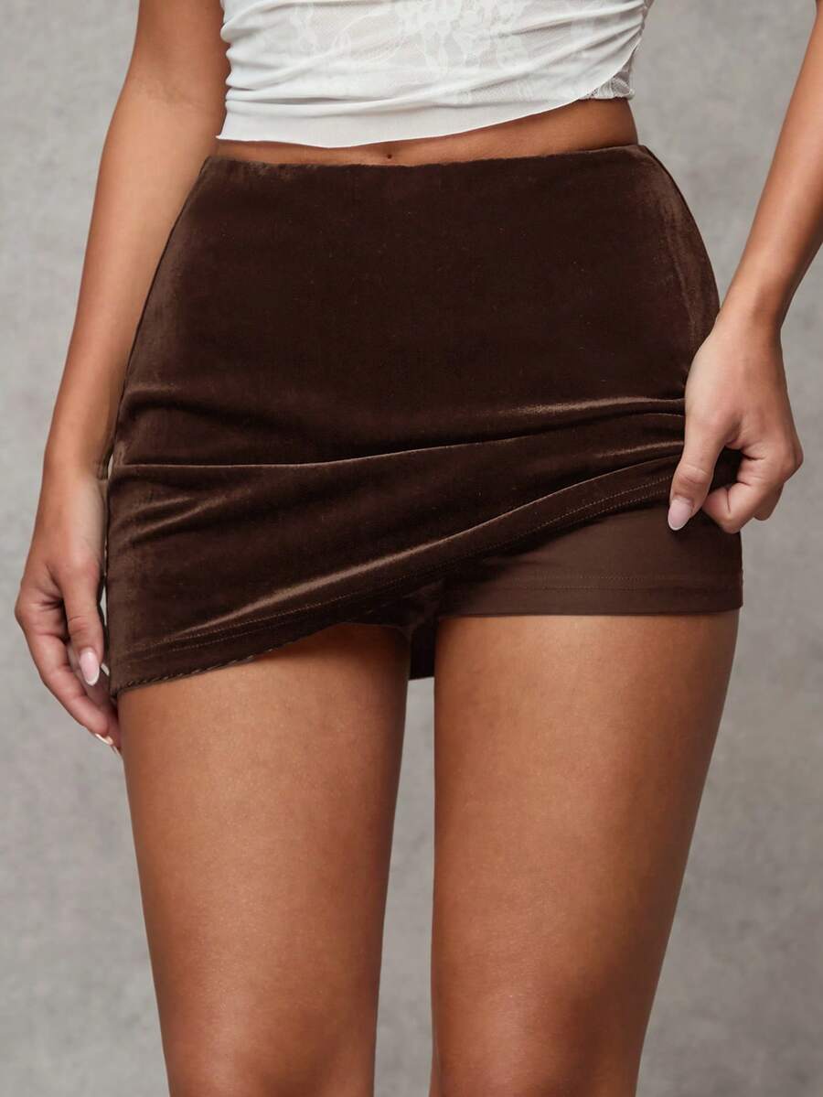SHEIN BAE Váy nhung cạp thấp màu trơn tối giản dành cho nữ mùa thu/đông, quần đùi đen, thời trang đường phố, gợi cảm, thích hợp cho tiệc tùng, mùa đông. - Cà phê nâu - Xem 1