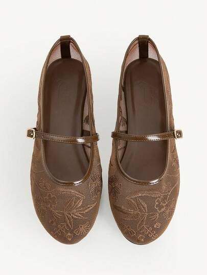CUCCOO CHICEST Damloafers med blommigt broderi och spänne för casualbruk