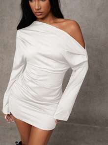 SHEIN BAE Vestido mini ajustado de unicolor con cuello asimétrico, estilo de oficina - Blanco - Ver 5